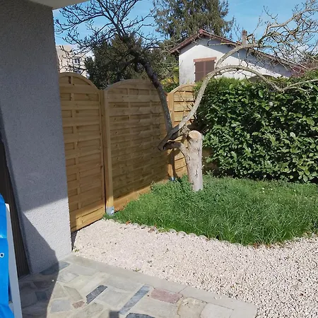 Avec Jardin Et Parking Prives アパート