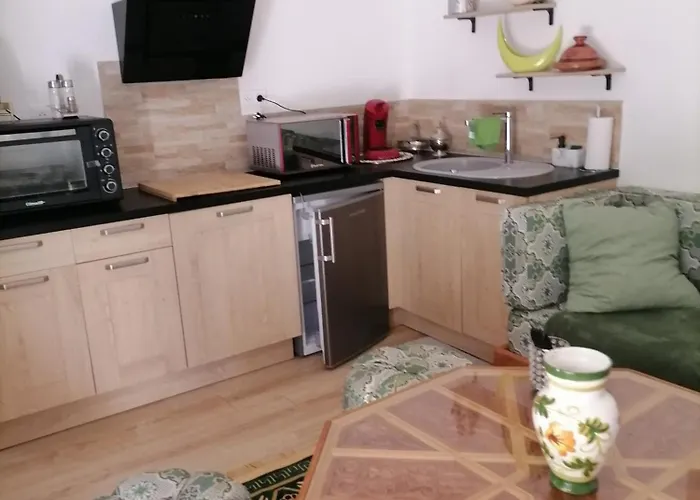 Appartement Avec Jardin Et Parking Prives *