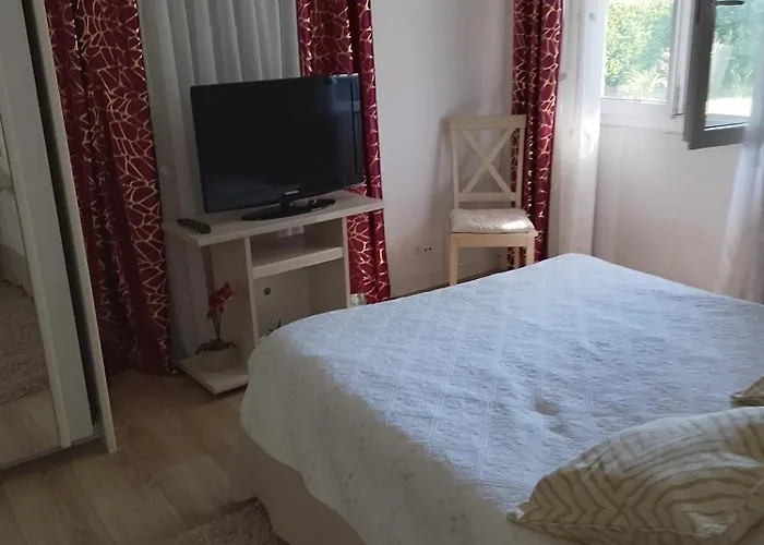 Avec Jardin Et Parking Prives *